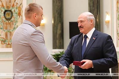 «Ваши результаты вызывают гордость за народ» — Лукашенко вручил награды представителям различных сфер