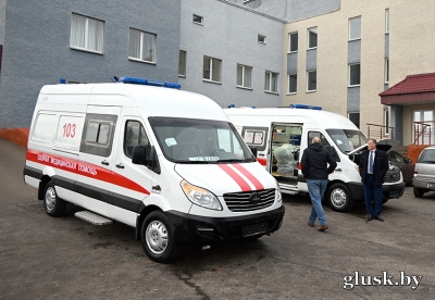 Глусская центральная районная больница на днях получила два автомобиля скорой медпомощи