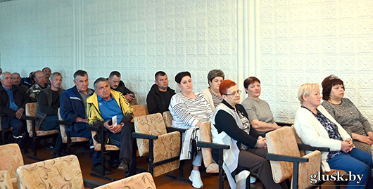 В рамках единого дня информирования населения председатель Глусского райисполкома Владимир Книга 18 мая встретился с коллективом ОАО «ПМК-86 «Водстрой»