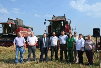 На&nbsp;Глушчыне сёння віншуюць першы экіпаж-тысячнік і&nbsp;механізатара-тысячніка на&nbsp;адвозцы зерня 