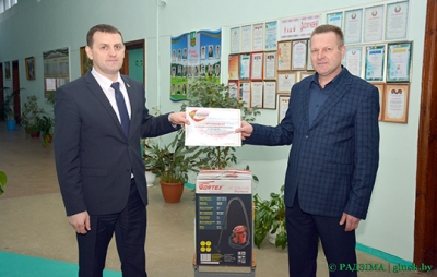 Подарок от депутатов Заелицкому УПК детский сад-средняя школа