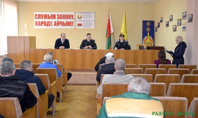Одним — помочь, других — заставить. В Глусском РОВД собрали граждан, состоящих на учете в уголовно-исполнительной инспекции и отделении охраны правопорядка и профилактики, чтобы оказать им содействи