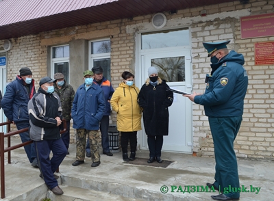 На сельском сходе в Доколи говорили о пожарной безопасности и делали прививки от ковида и гриппа