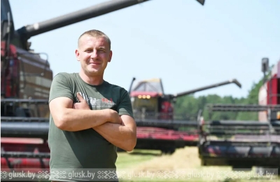 Побывали на&nbsp;жатве в&nbsp;&laquo;Глусской Заре&raquo;. Фоторепортаж