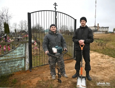 Глусский предприниматель по&nbsp;своей инициативе установил новые ворота на&nbsp;кладбище в&nbsp;Хвастовичах