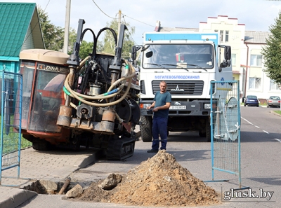 Рамонт, вада і&nbsp;новыя трубы. Планавую замену водаправоднай сеткі праводзіць глускі участак &laquo;Бабруйскводаканала&raquo; на&nbsp;вуліцы Пушкінскай