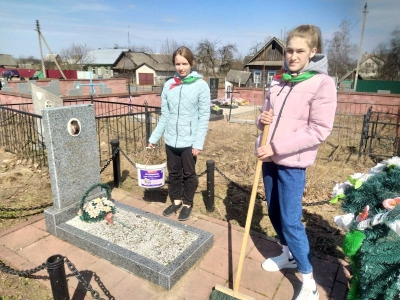 З працоўным настроем. У рэспубліканскім суботніку прынялі ўдзел больш за тры з паловай тысячы жыхароў нашага раёна.