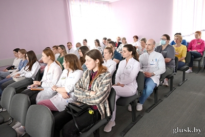 «Несите с гордостью звание медицинского работника!» Председатель Глусского райисполкома Владимир Книга сегодня встретился с молодым медикам в районной боль