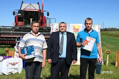 На&nbsp;Глушчыне віншавалі камбайнераў-тысячнікаў