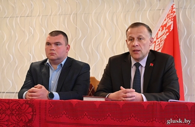 В рамках единого дня информирования населения председатель Глусского райисполкома Владимир Книга 18 мая встретился с коллективом ОАО «ПМК-86 «Водстрой»