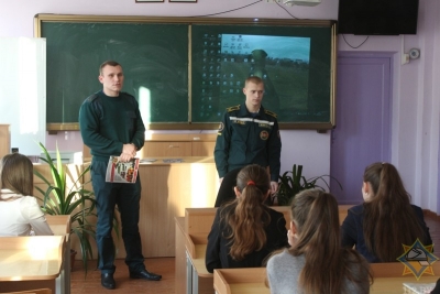 С интересом к профессии спасателя